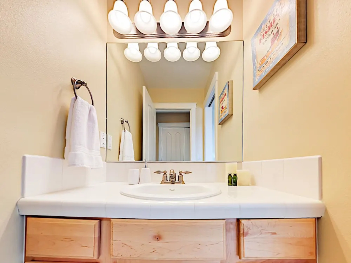 201 E Sandpiper Rd Home 3 Bedrooms 2.5 Bathrooms Home