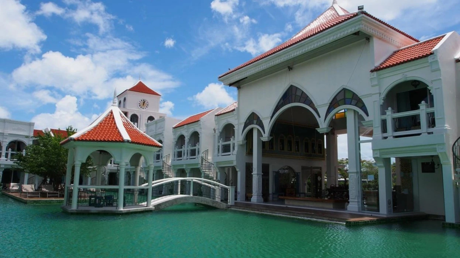 Supicha pool access hotel