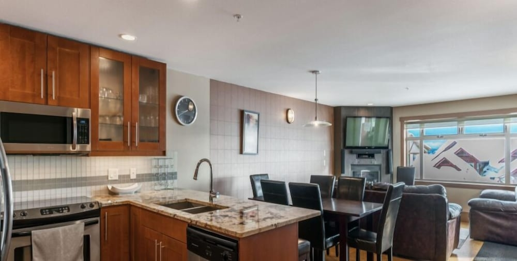 Raven's Nest - Luxury Pet Friendly Condo w/ Private Hot Tub & Mountain Views