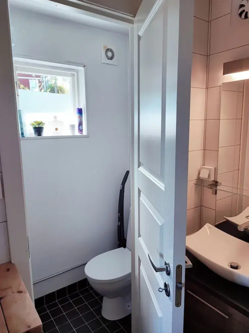 Sea-view Cottage High up in the Trees