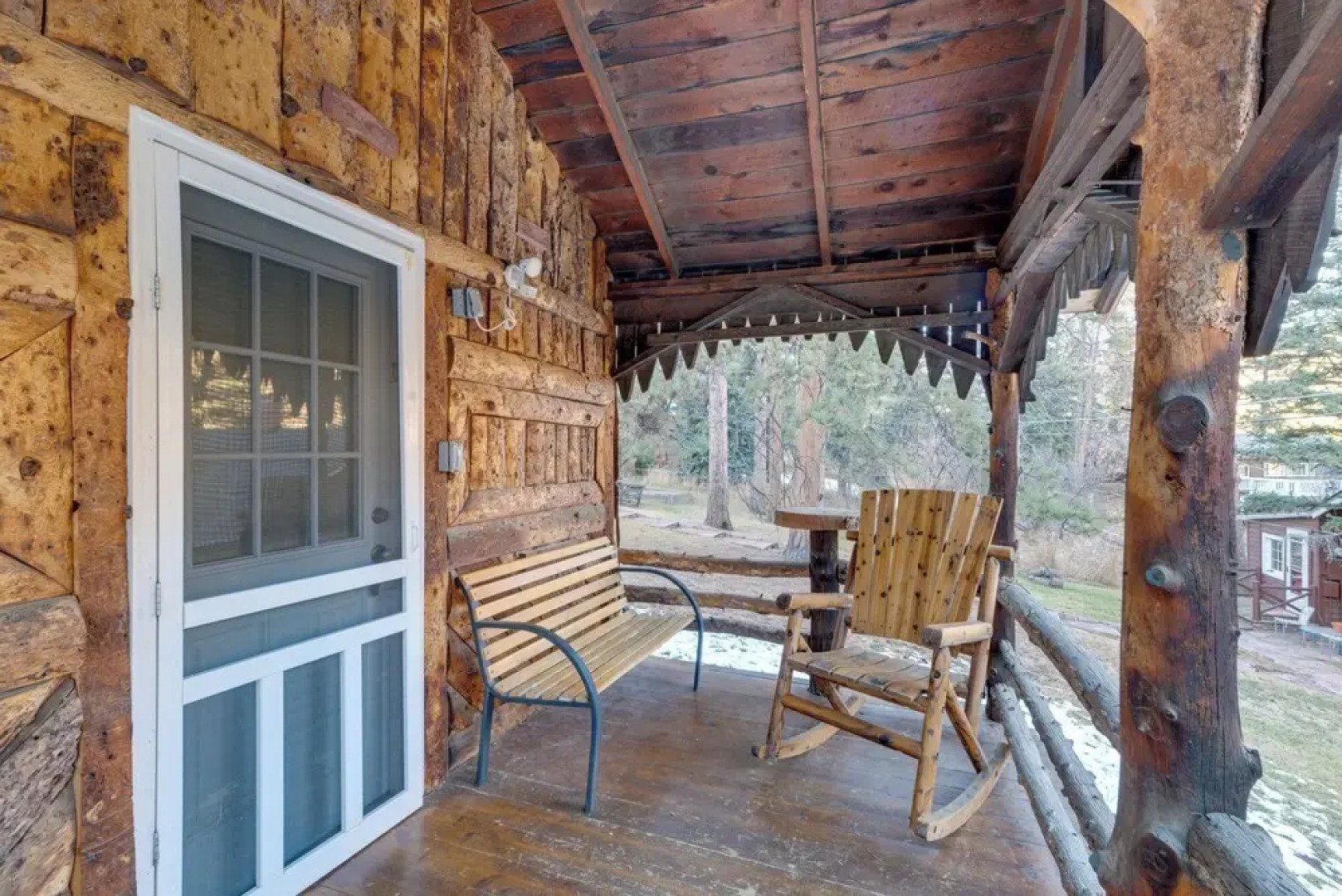 Rustic Log Cabin w/ Studio ~ 5 Mi to Pikes Peak!