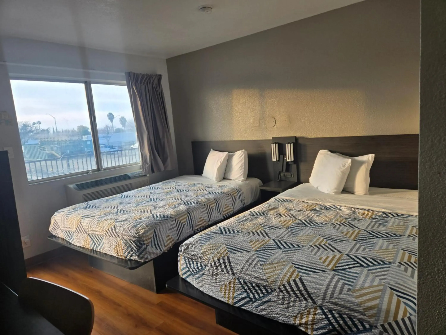 Super 8 by Wyndham Tracy