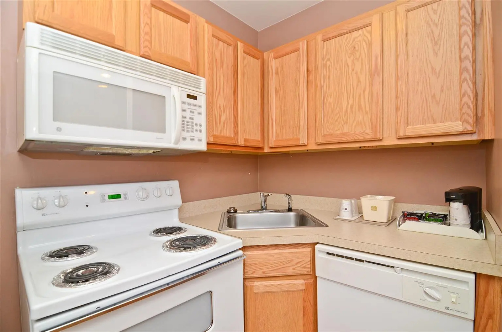 Red Roof Inn & Suites Hazleton