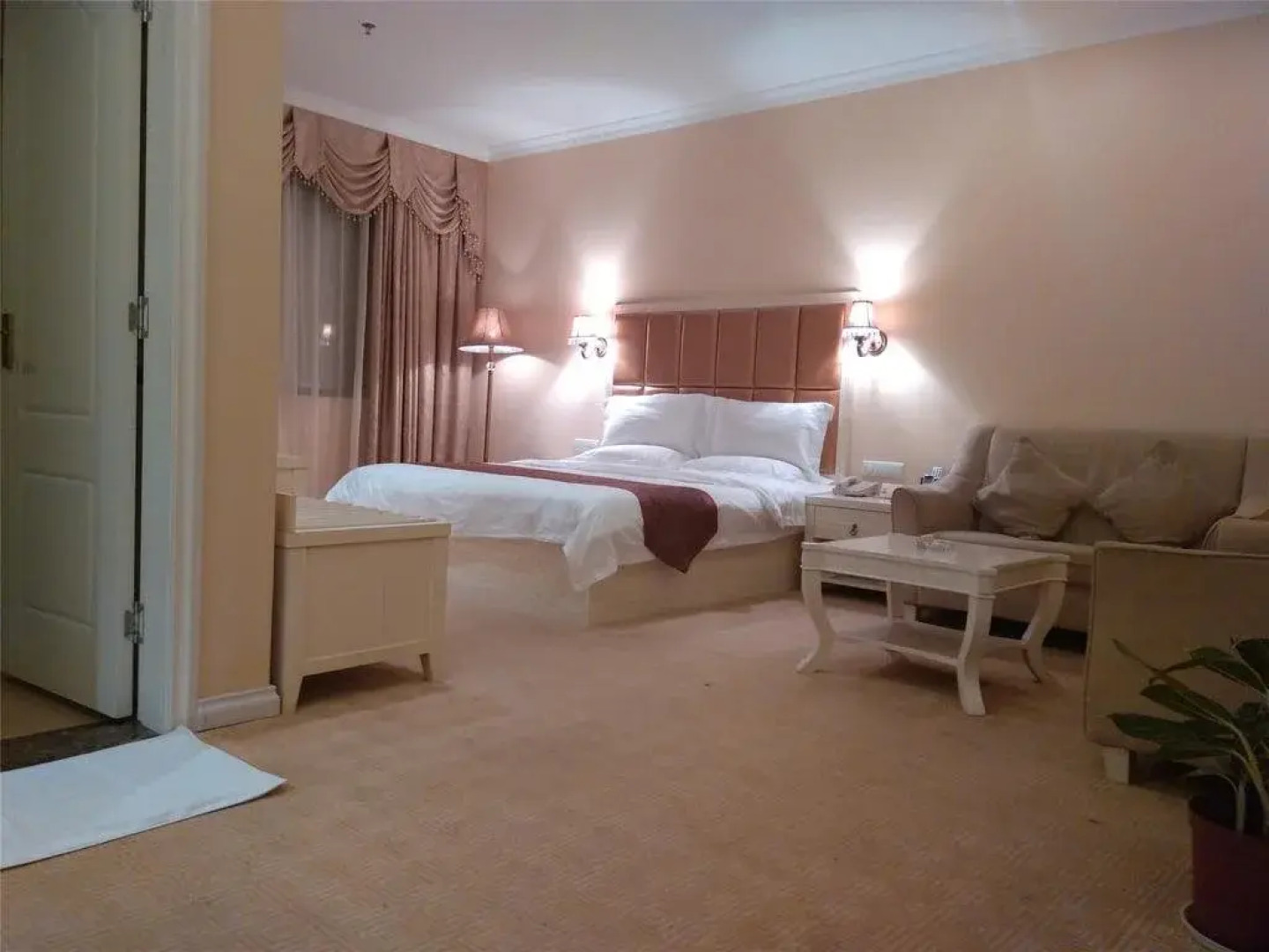 Wuzhishan Huajue Business Hotel