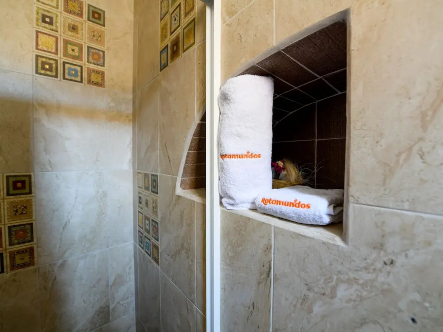 Posada Las Reynas by Rotamundos