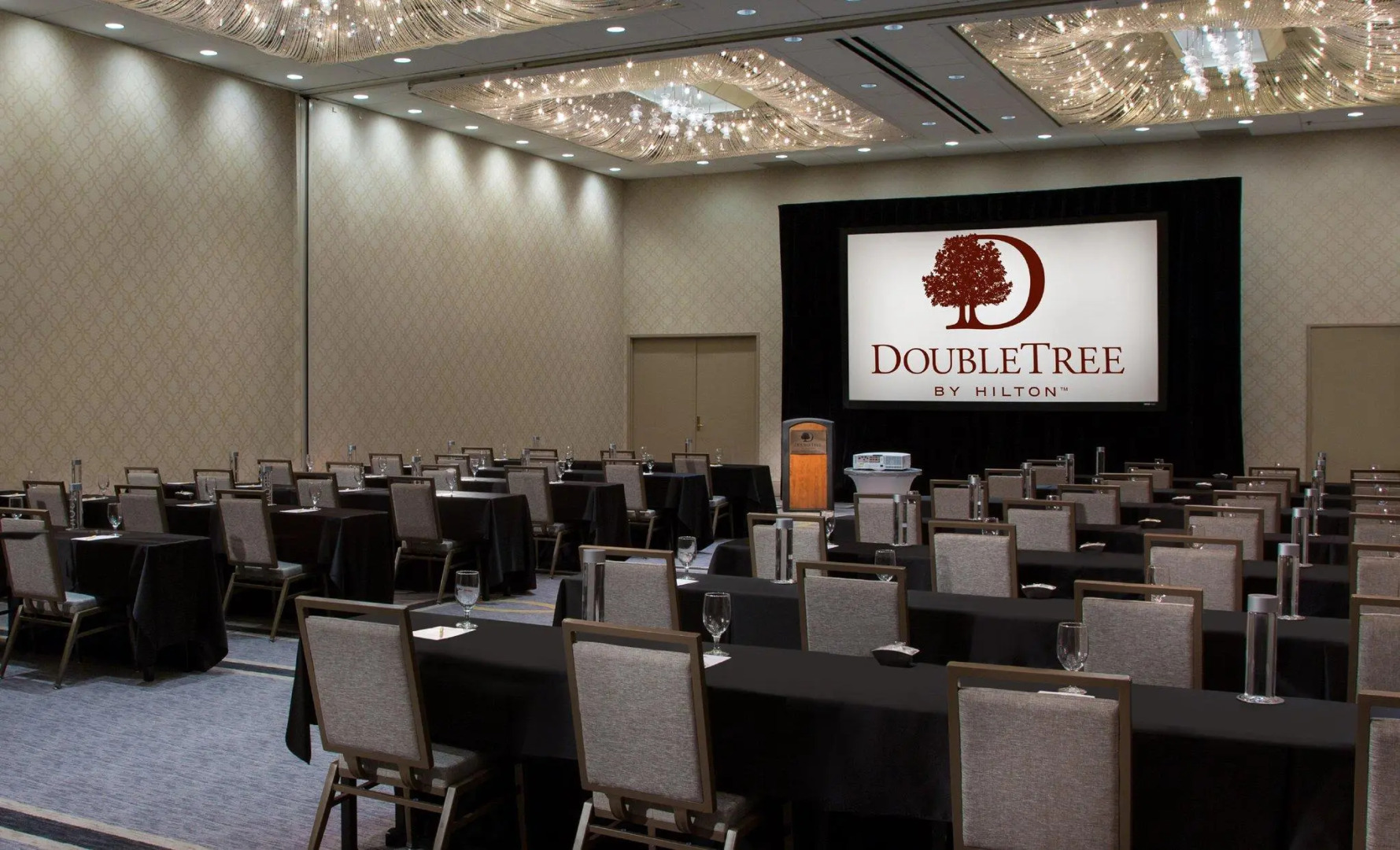 DoubleTree by Hilton Chicago - Oak Brook