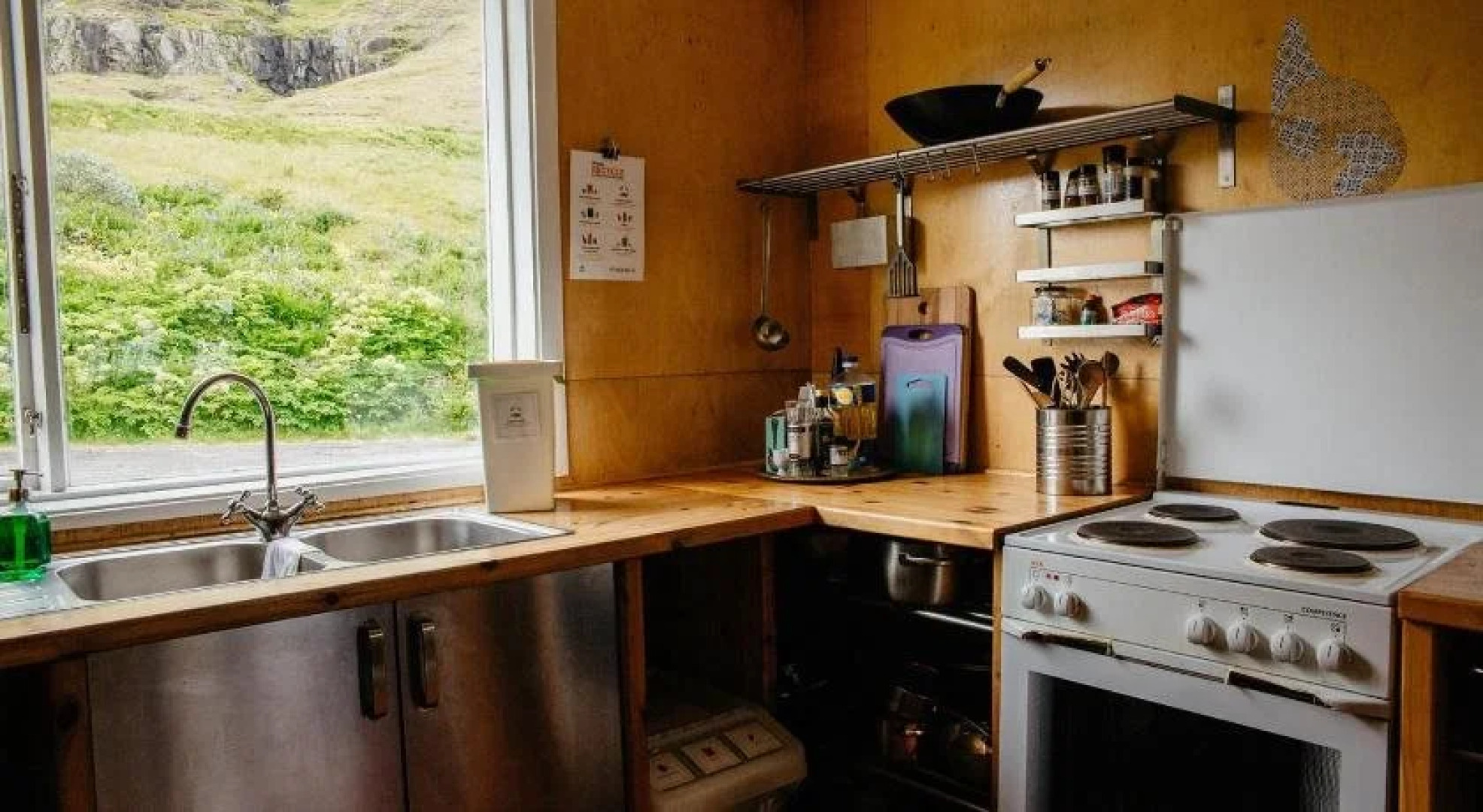 Hafaldan HI Hostel - Harbour building