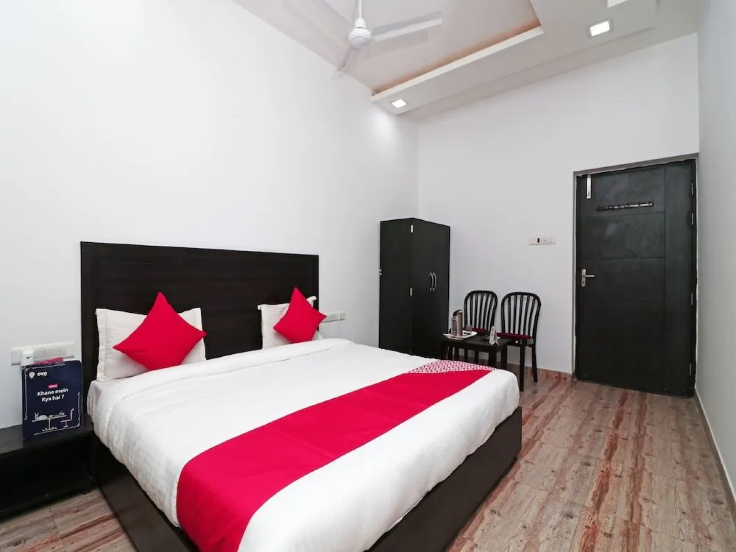 OYO 16080 The Royal Orchid