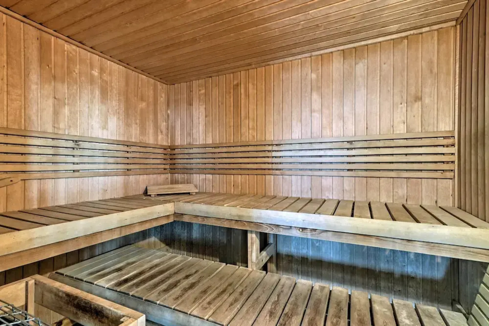 Beachfront Dauphin Island Condo w/ 2 Pools & Sauna