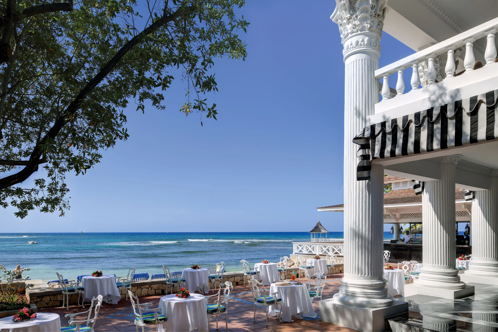 Отель Half Moon