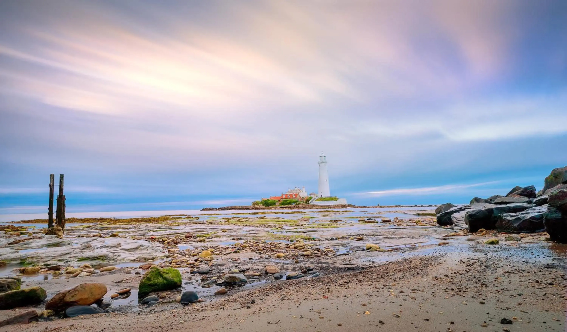 LUXURY Coastal 4 Bed FAMILY Home In Whitley Bay - 5 Mins To The Beach - Sleeps 9