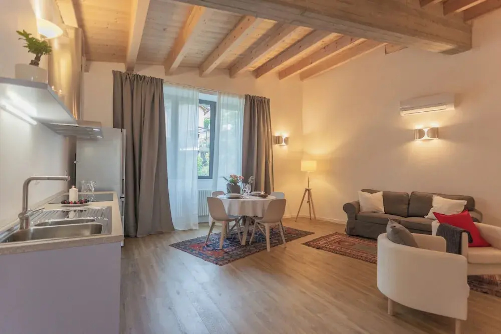 Luxury Apartments in Villa Cardinal Ciceri by Rent all Como