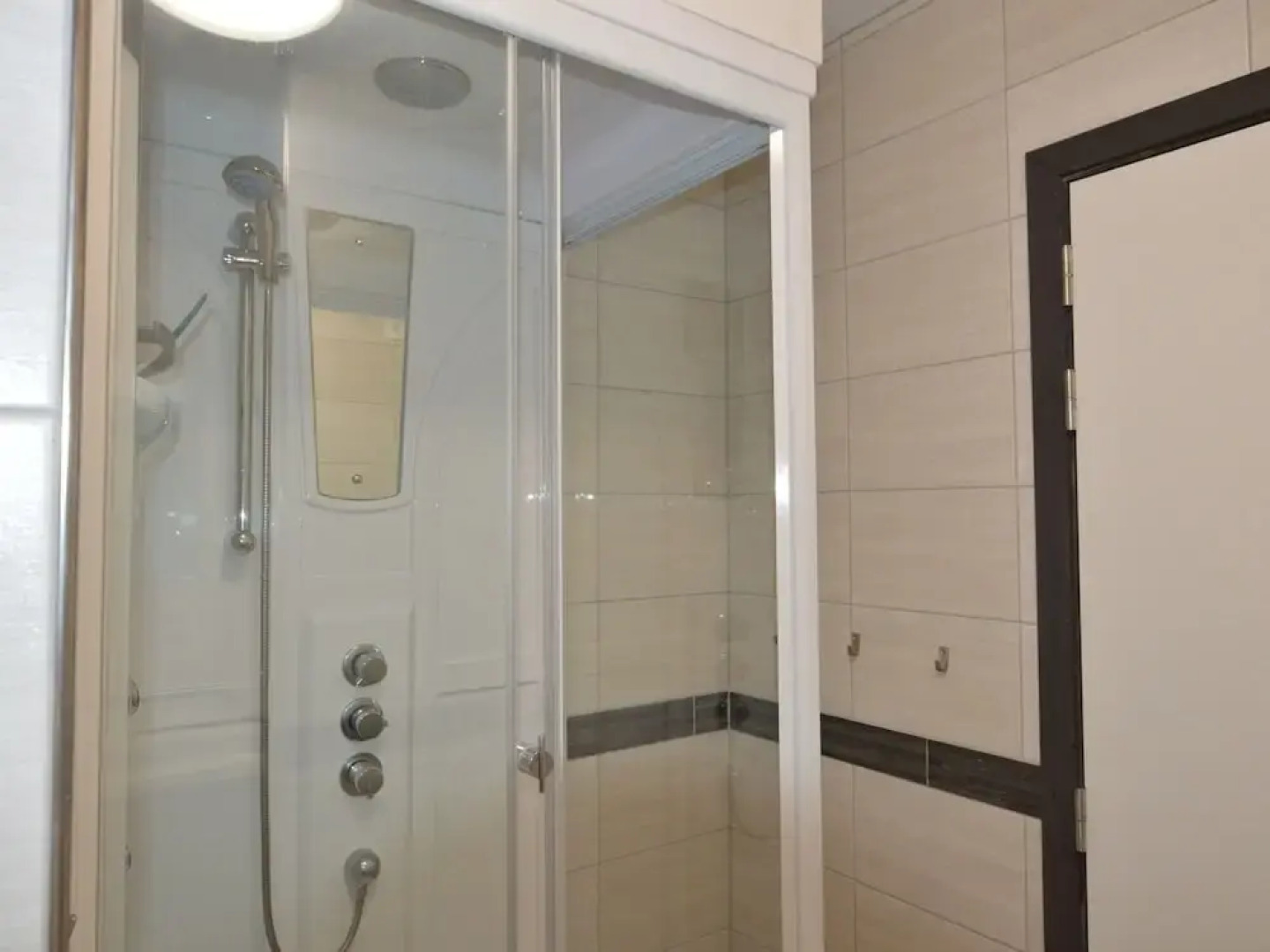 Luxurious Holiday Home with Swimming Pool in Hechtel-Eksel