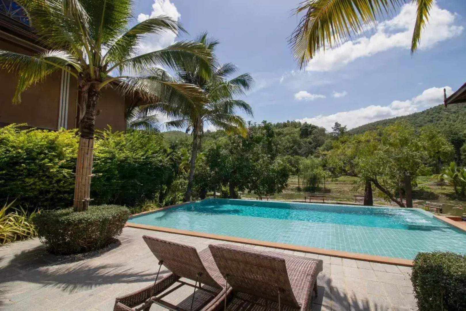 Royal Train Garden Resort By Zuzu