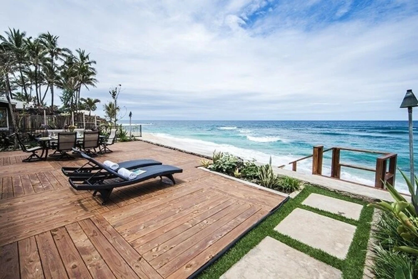 Blue Mahina At Sunset Beach 4 Bedroom Home by RedAwning