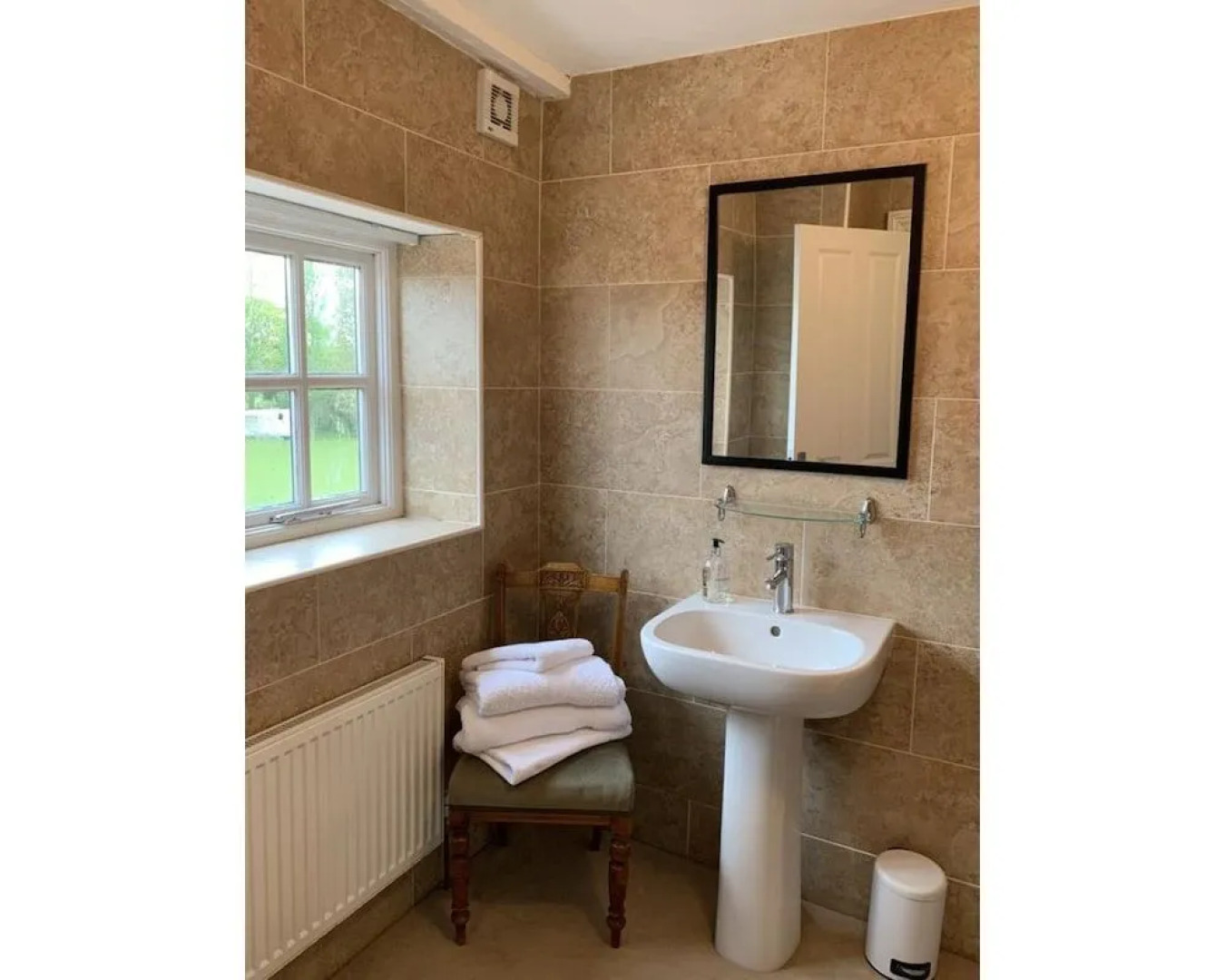 Wheatacre White Lion