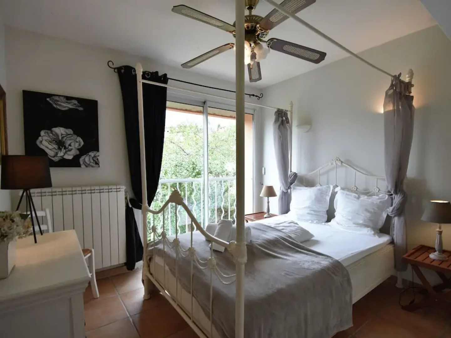 Stately Villa in La Gaude With Relaxation Area and Pool