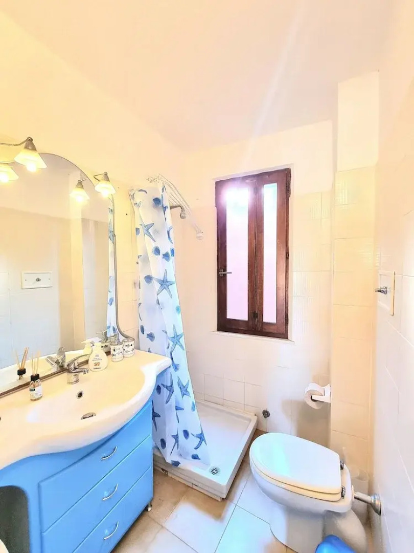 4 Bedroom Villa With Garden 3 min Walk From Beach!