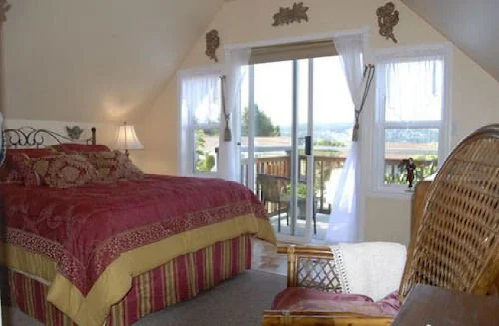 The Pine and Picket Bed & Breakfast