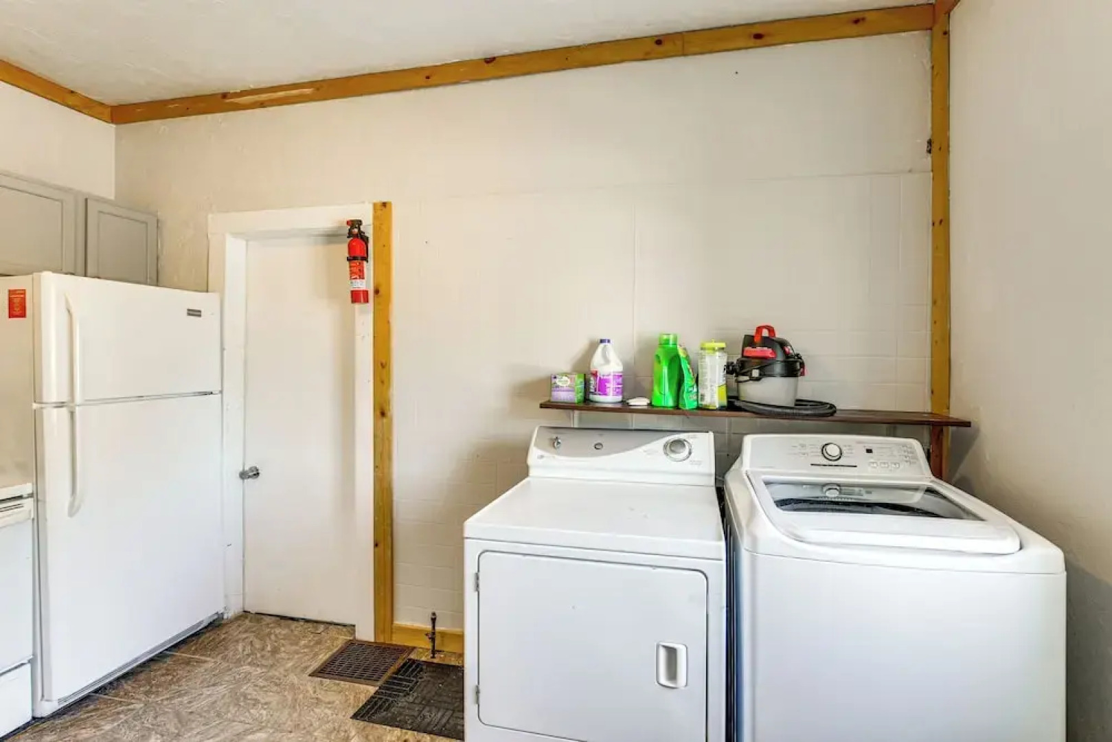 1 Mi to Downtown: Welcoming Winona Duplex