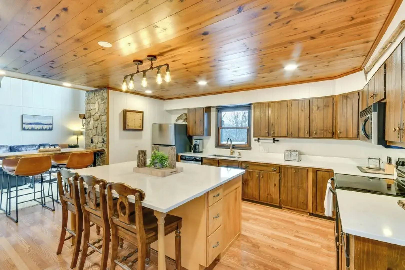 6 Mi to Skiing: Home w/ Hot Tub in Seven Devils!