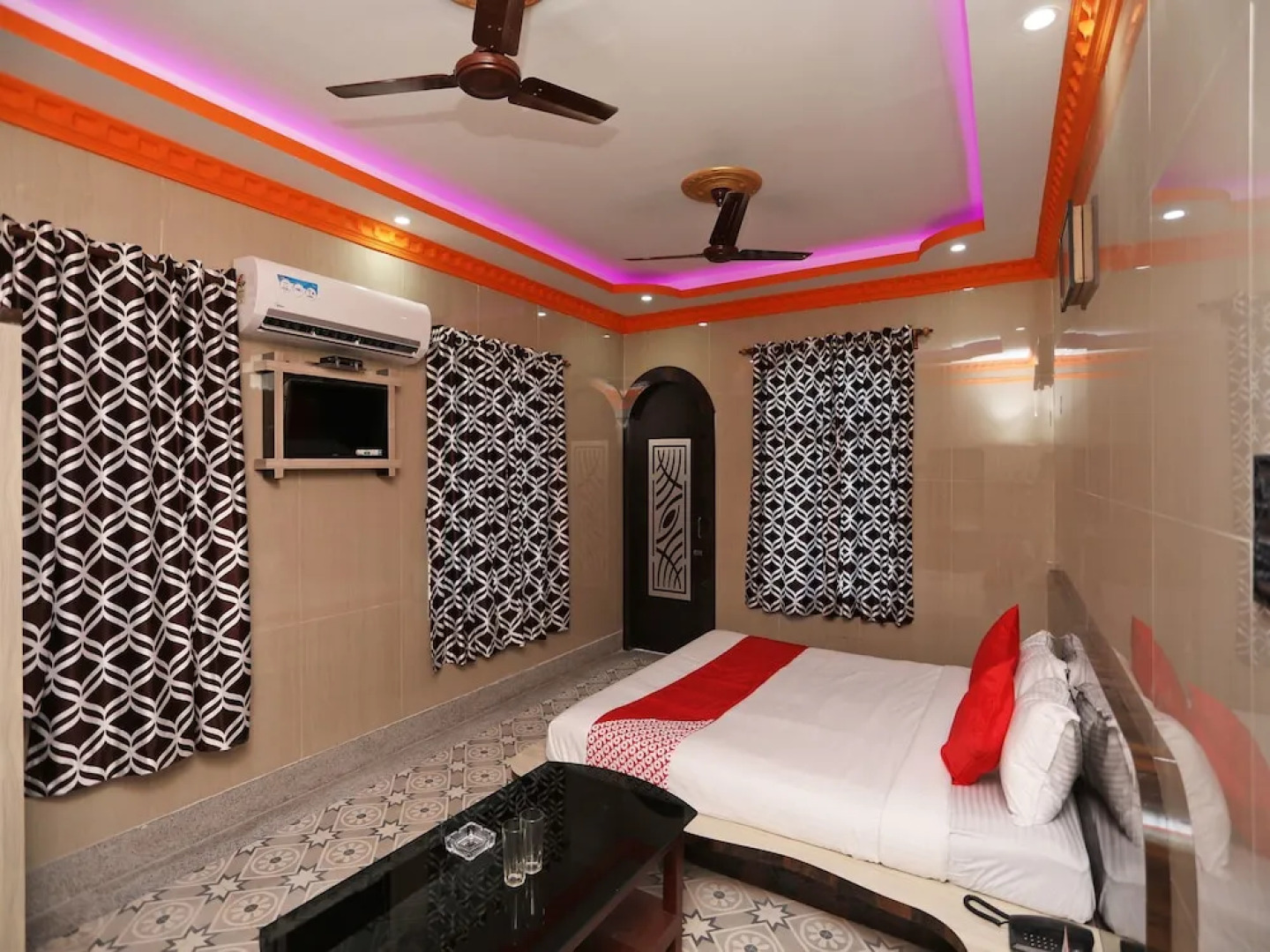 OYO 14868 Hotel Priyadarshini