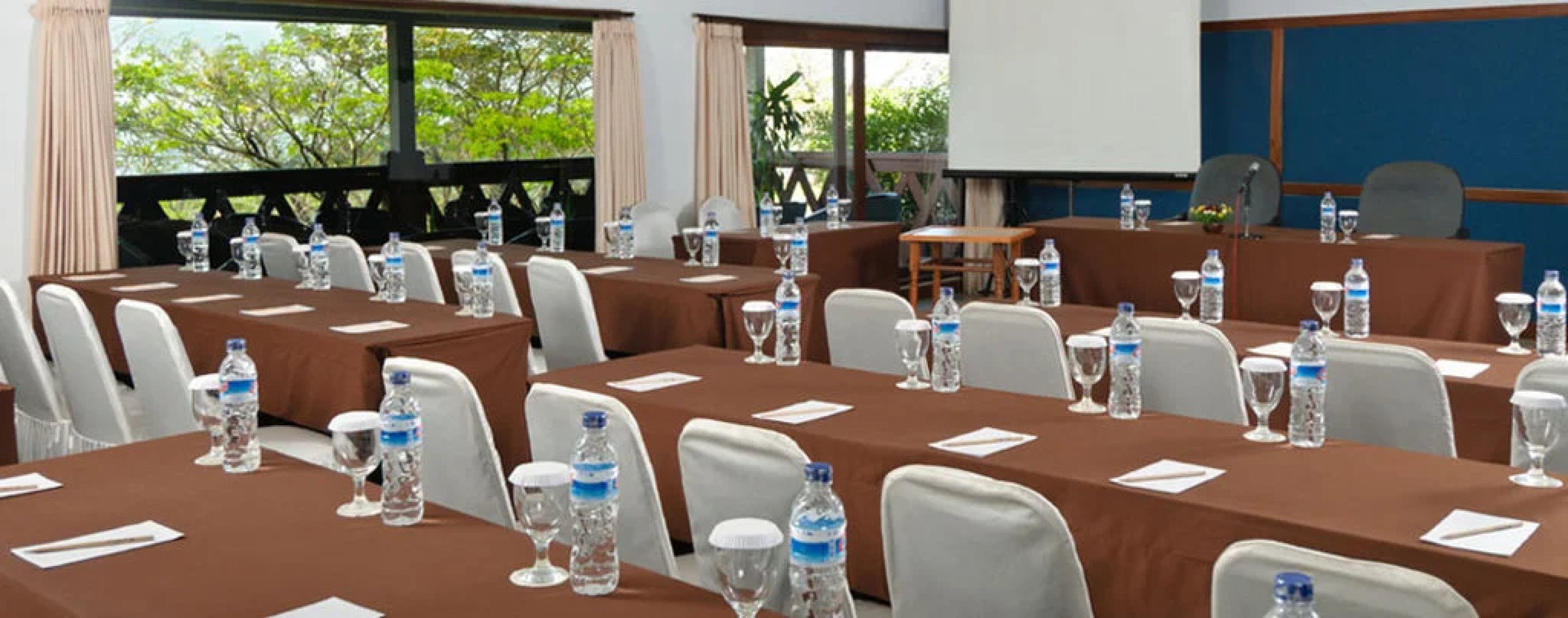 Grand Whiz Hotel Trawas