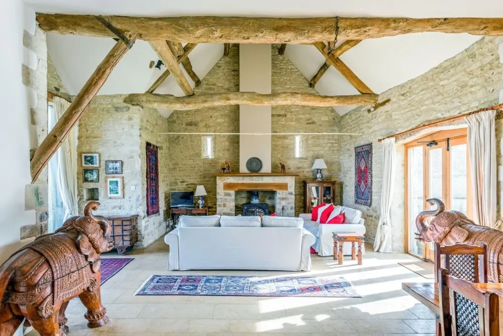 Classical Cotswolds Barn Conversion by Nature Rese