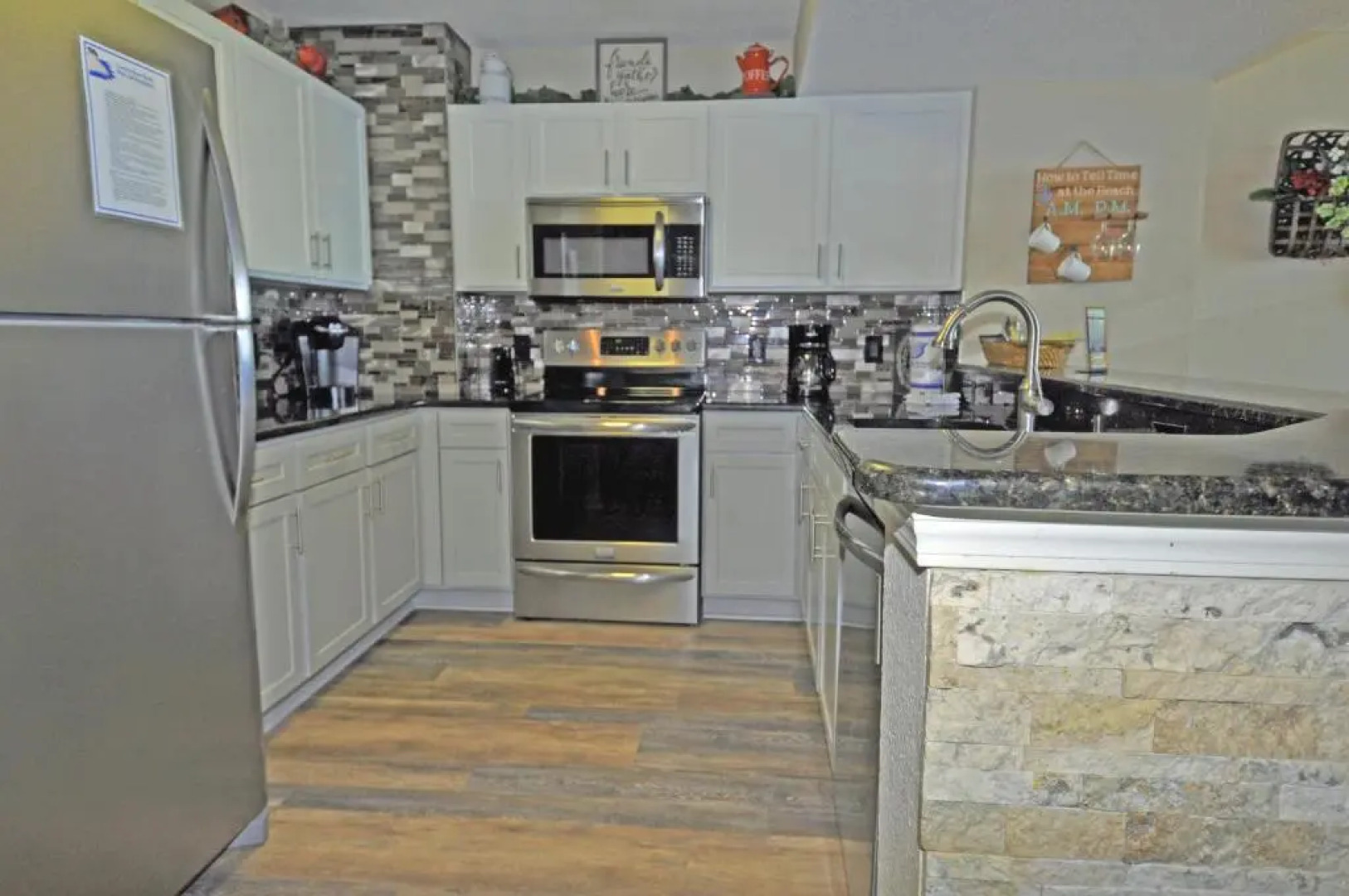 Oceanfront Well Maintained, Walk to Boardwalk, Beach Bars, 902