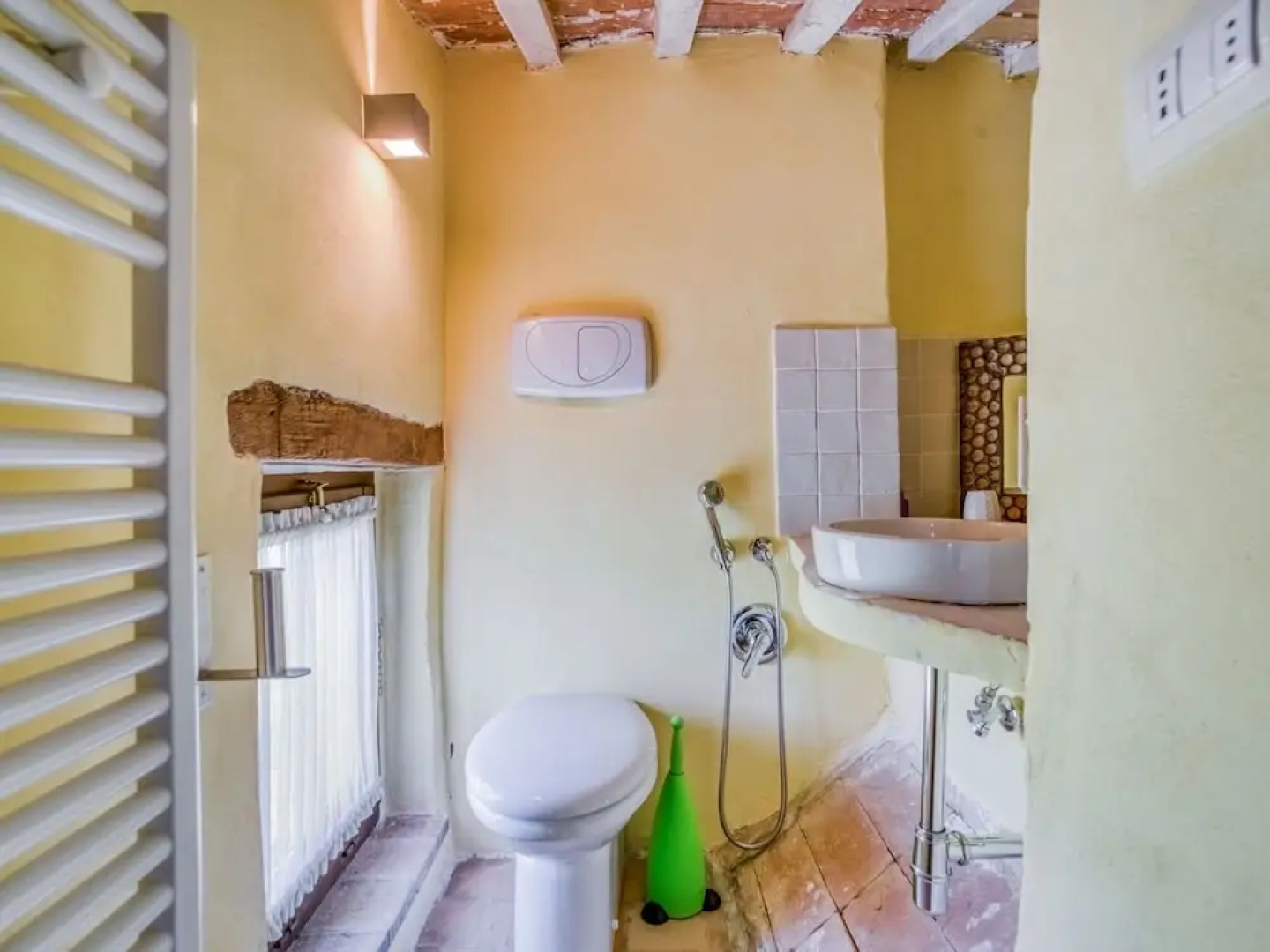 Lovely Holiday Home in Santa Vittoria In Matenano With Pool