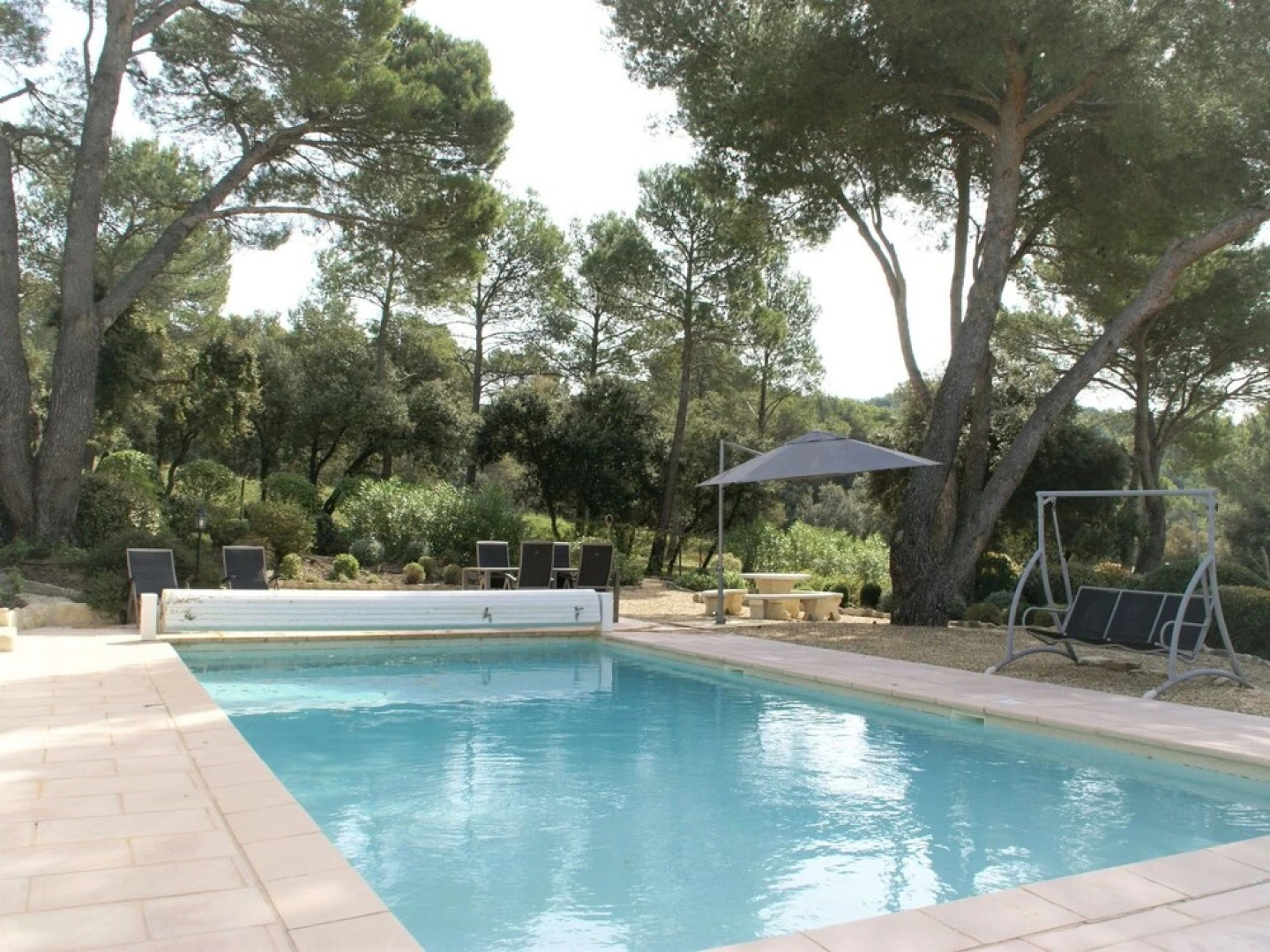 Stylish Villa With Heated Swimming Pool Close to the Lovely L'isle-sur-la-sorgue