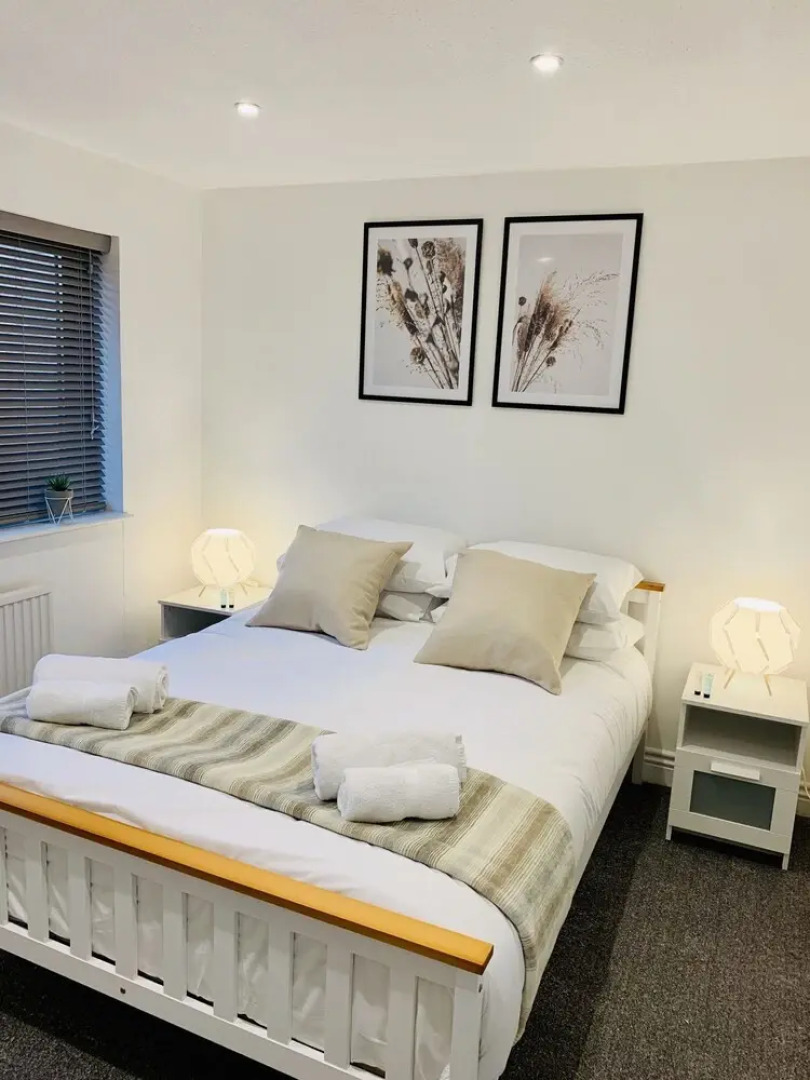 SA Today St Margarets Court Taunton with Fibre Wi-Fi & Netflix