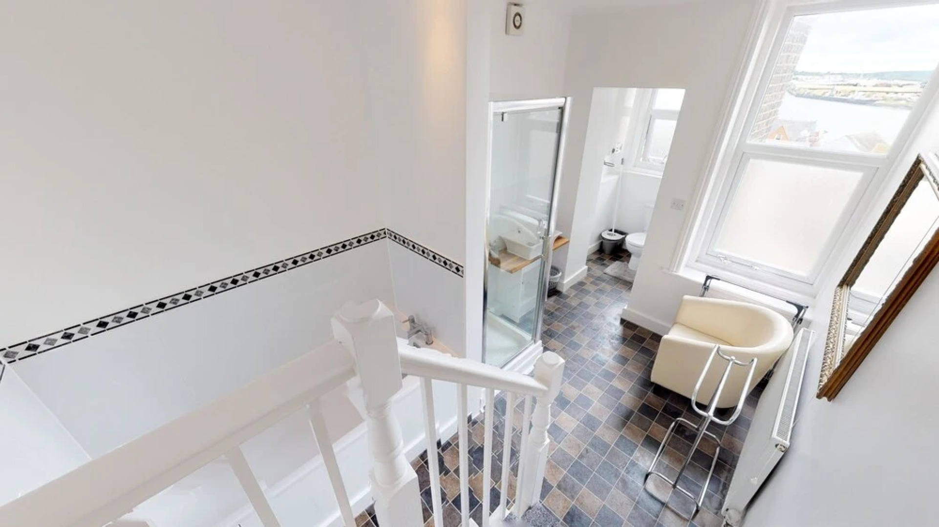 Spacious 2 Bedroom Apartment Sleeps 6 With Parking