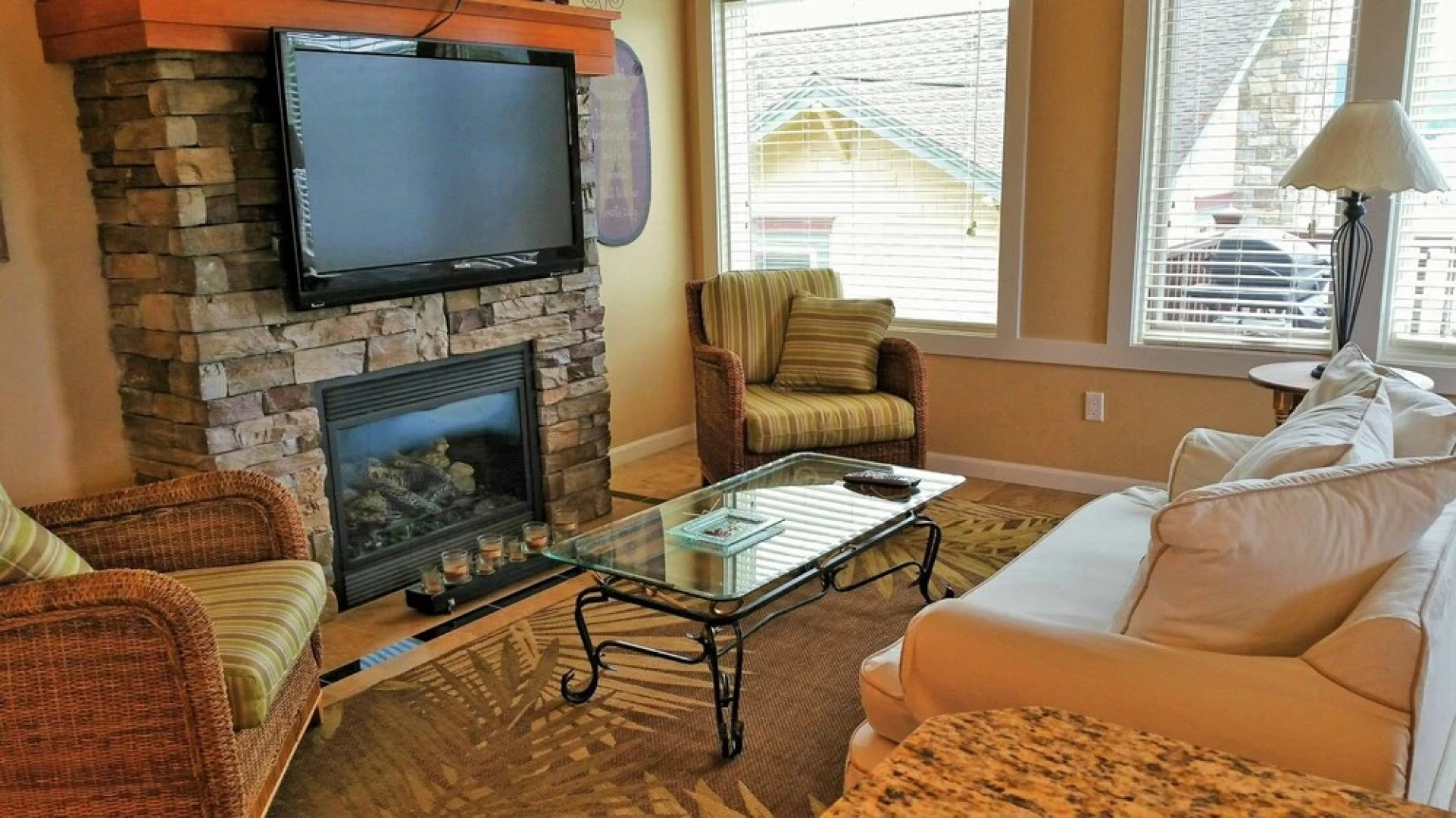 Silver Beach Lakeside Suite - One Bedroom Apartment