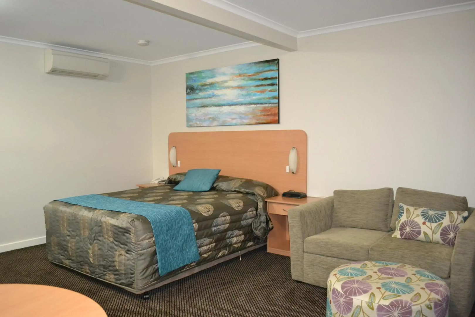 Cattleman's Country Motor Inn & Serviced Apartments