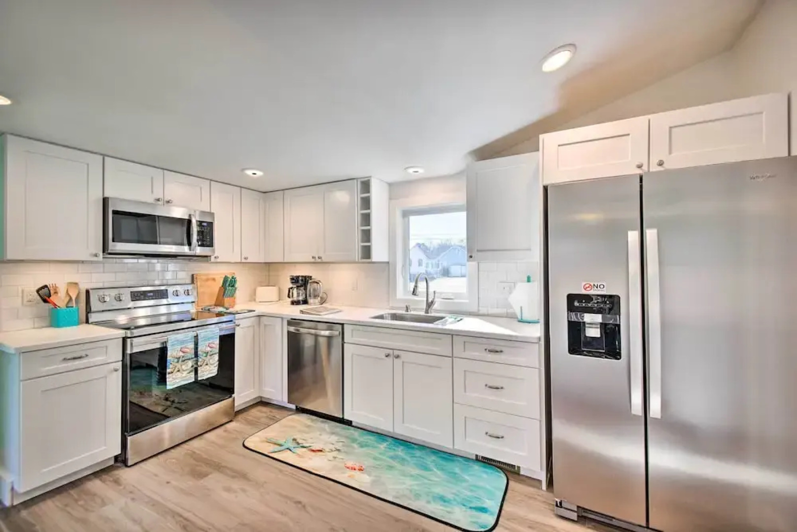 Chincoteague House w/ Enclosed Porch + Deck