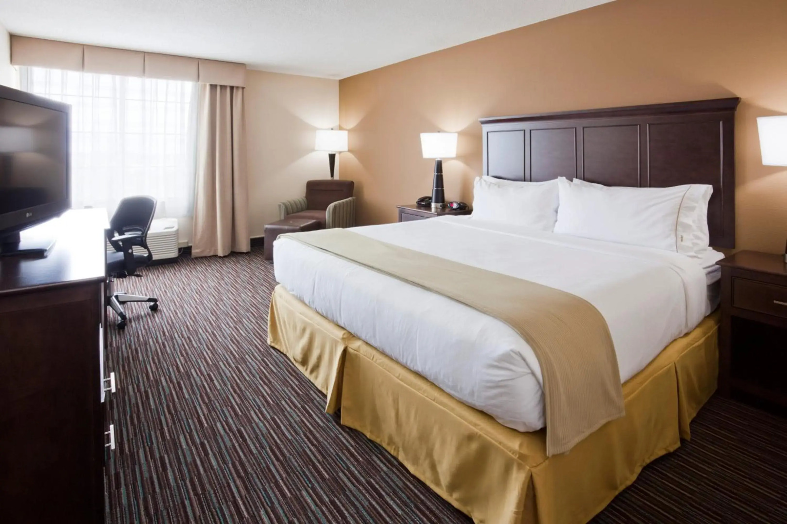 Holiday Inn Express & Suites Willmar by IHG