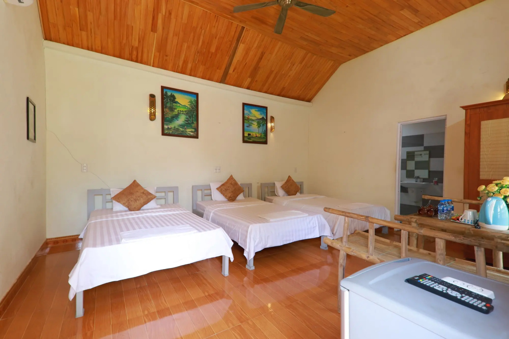 Green Riverside Cosy Home