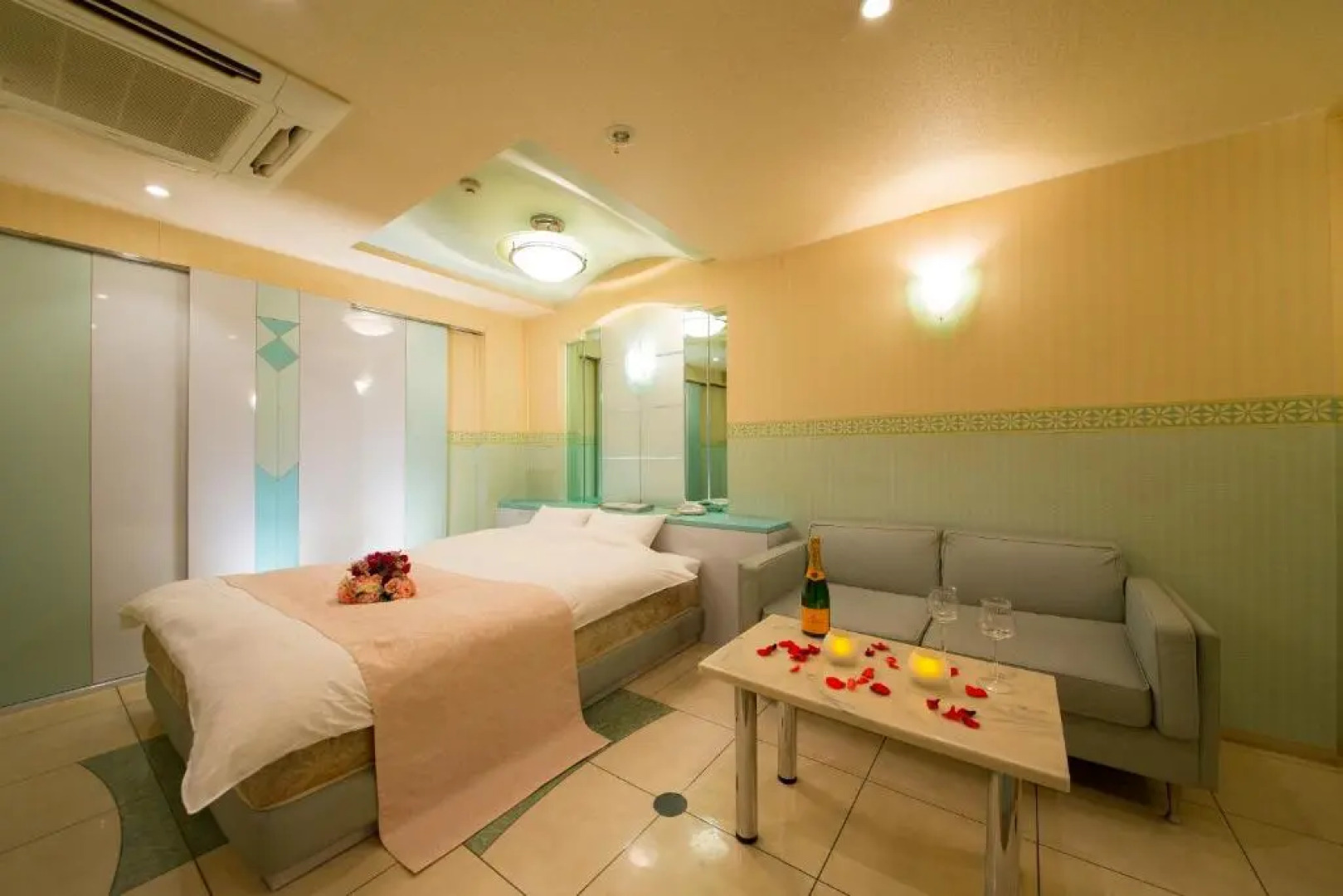 HOTEL THE i Adult only