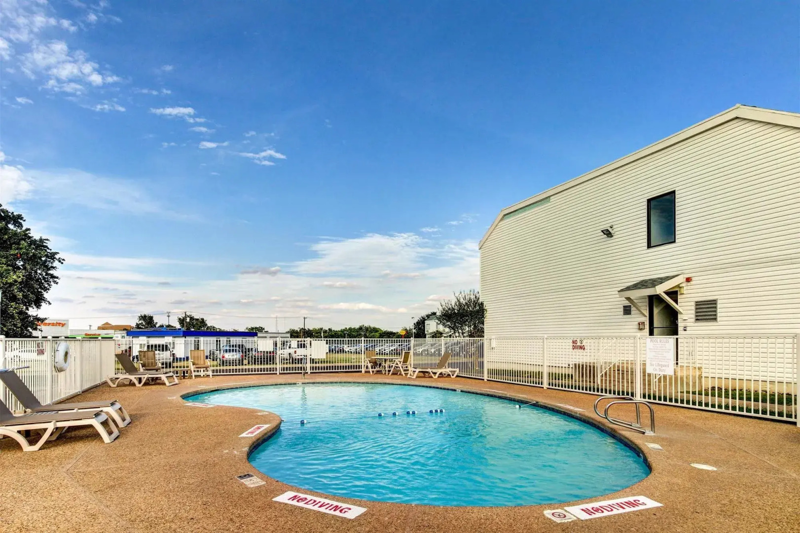 Days Inn by Wyndham Waco University Area