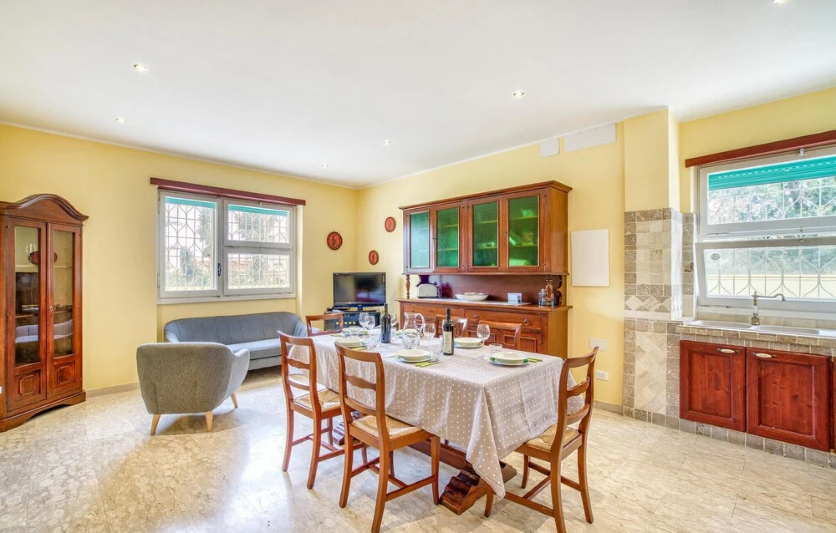 Beautiful Home in Torvaianica With 5 Bedrooms and Outdoor Swimming Pool