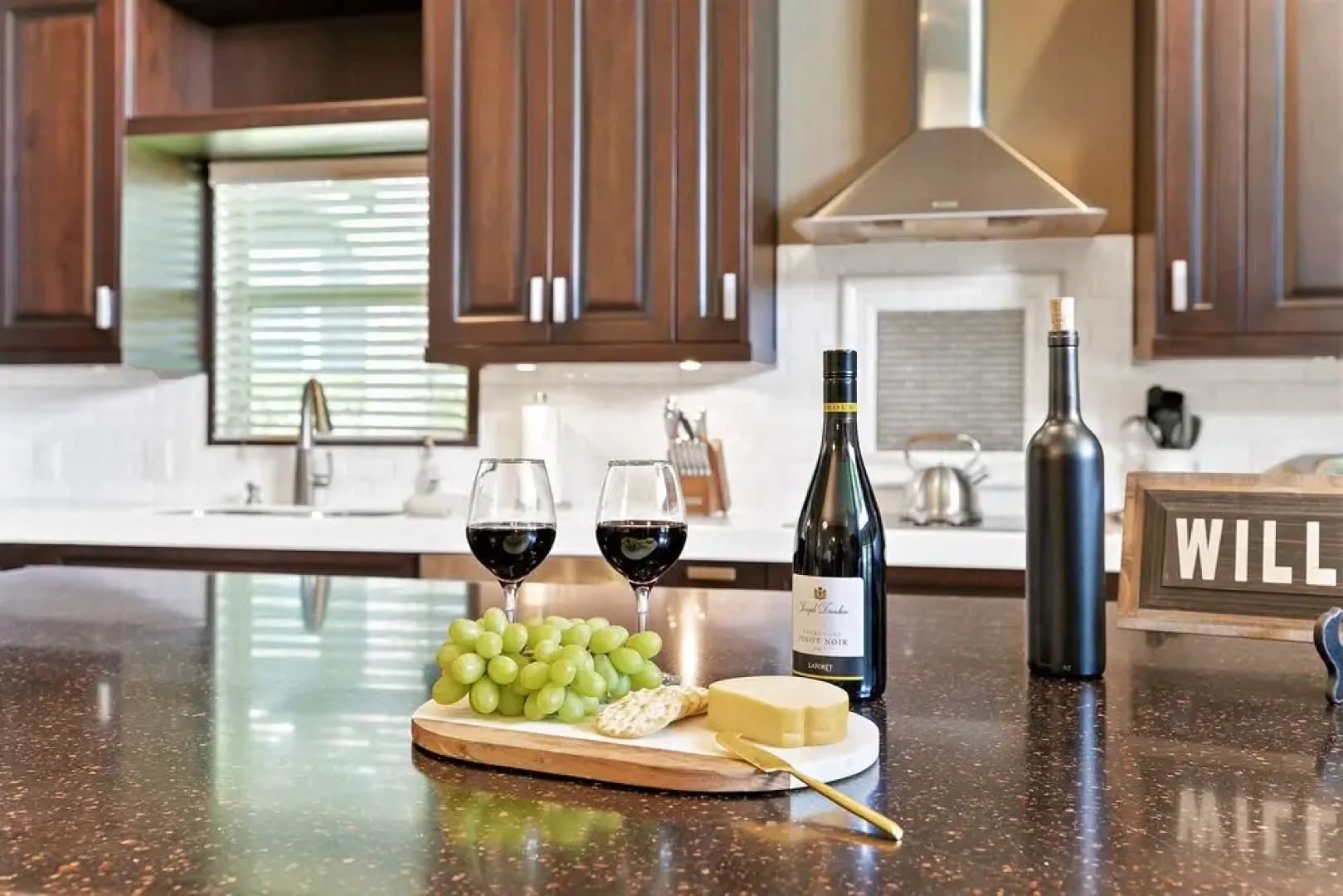 Large Luxury Home W/pool, Hot-tub, Grill/bar, &cin