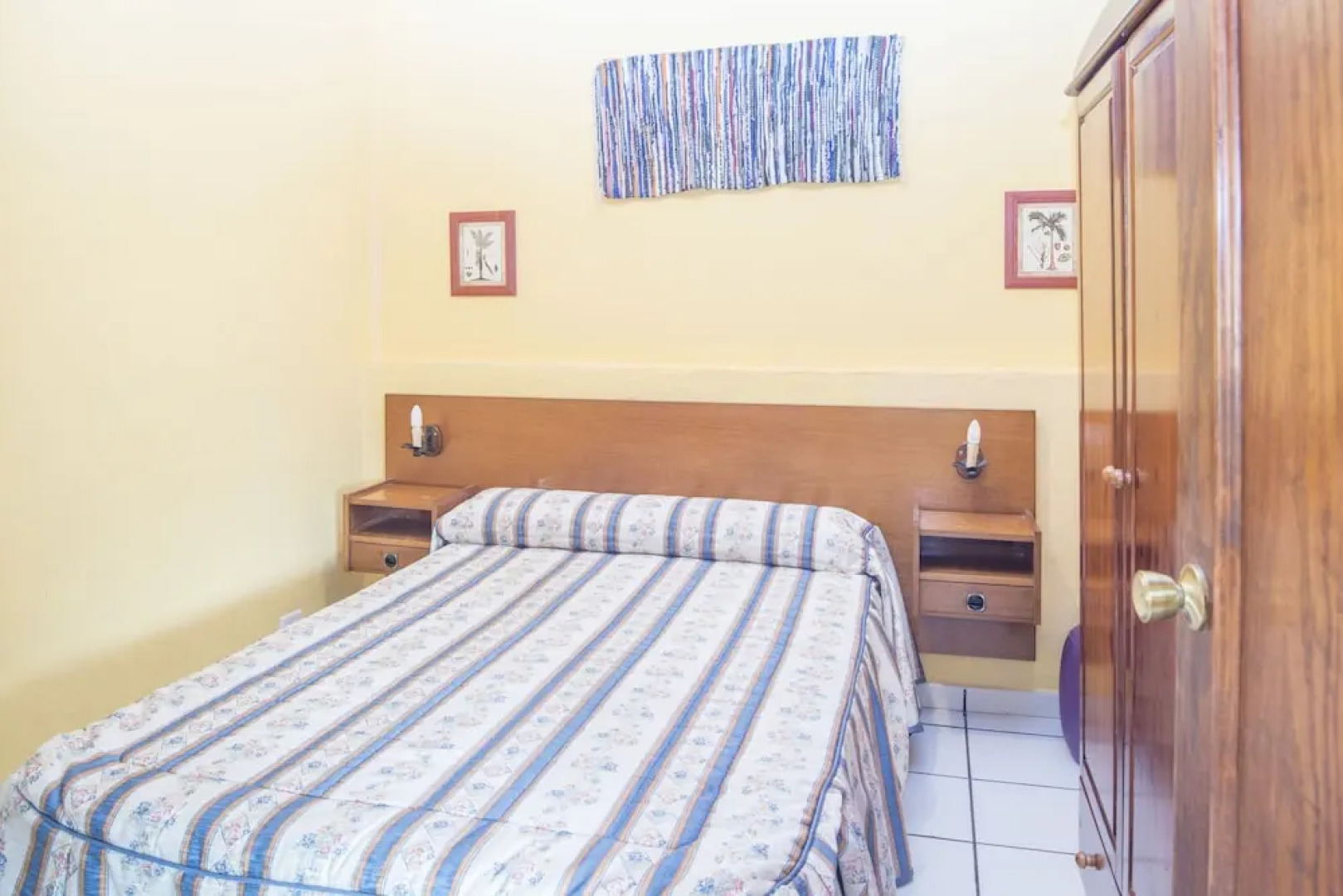 Lightbooking - Mountain & pool