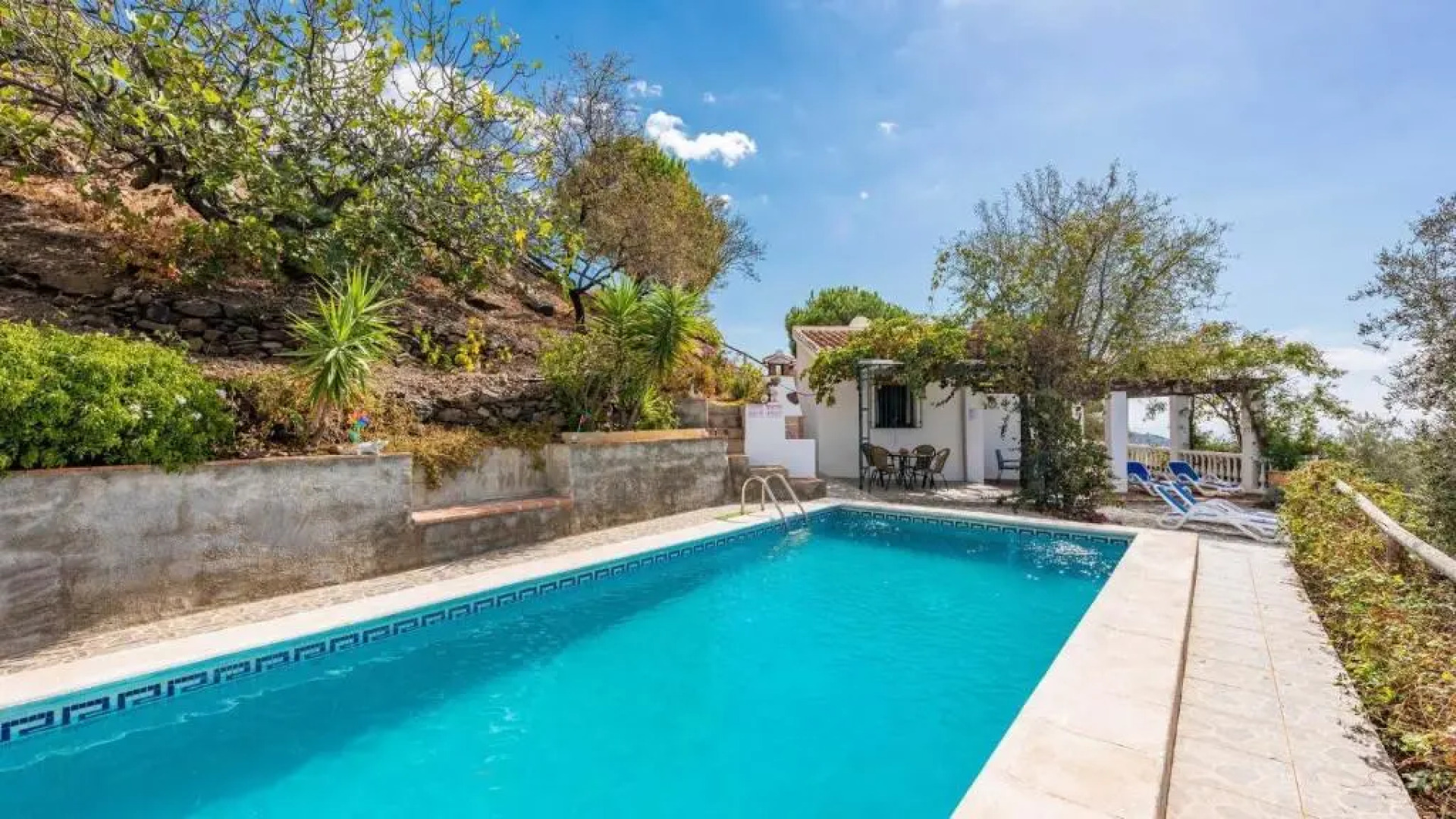 Casa Lola Sayalonga by Ruralidays