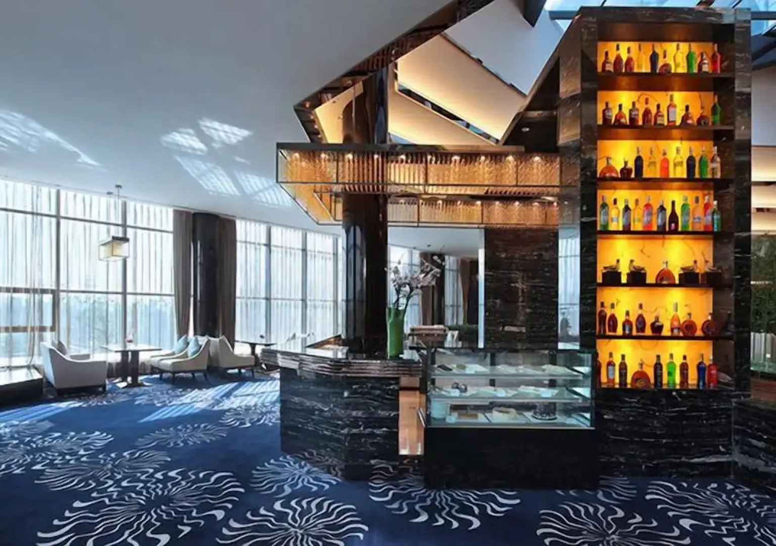 Luan Suntone Plaza Hotel