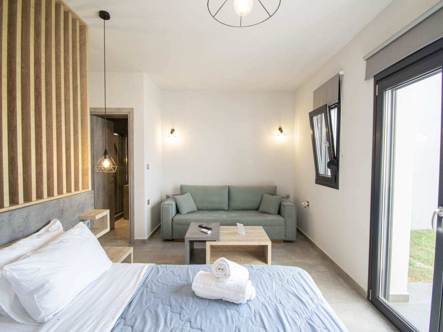 TheaSea Luxury Suites- Studio Suite 2