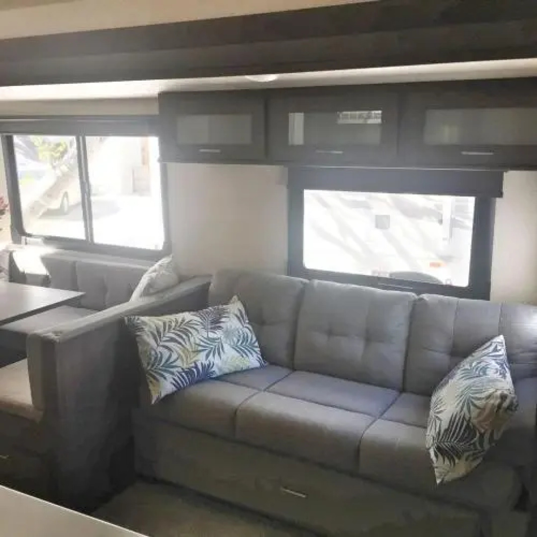 2 bedroom, beautiful patio, pool, beach, marina