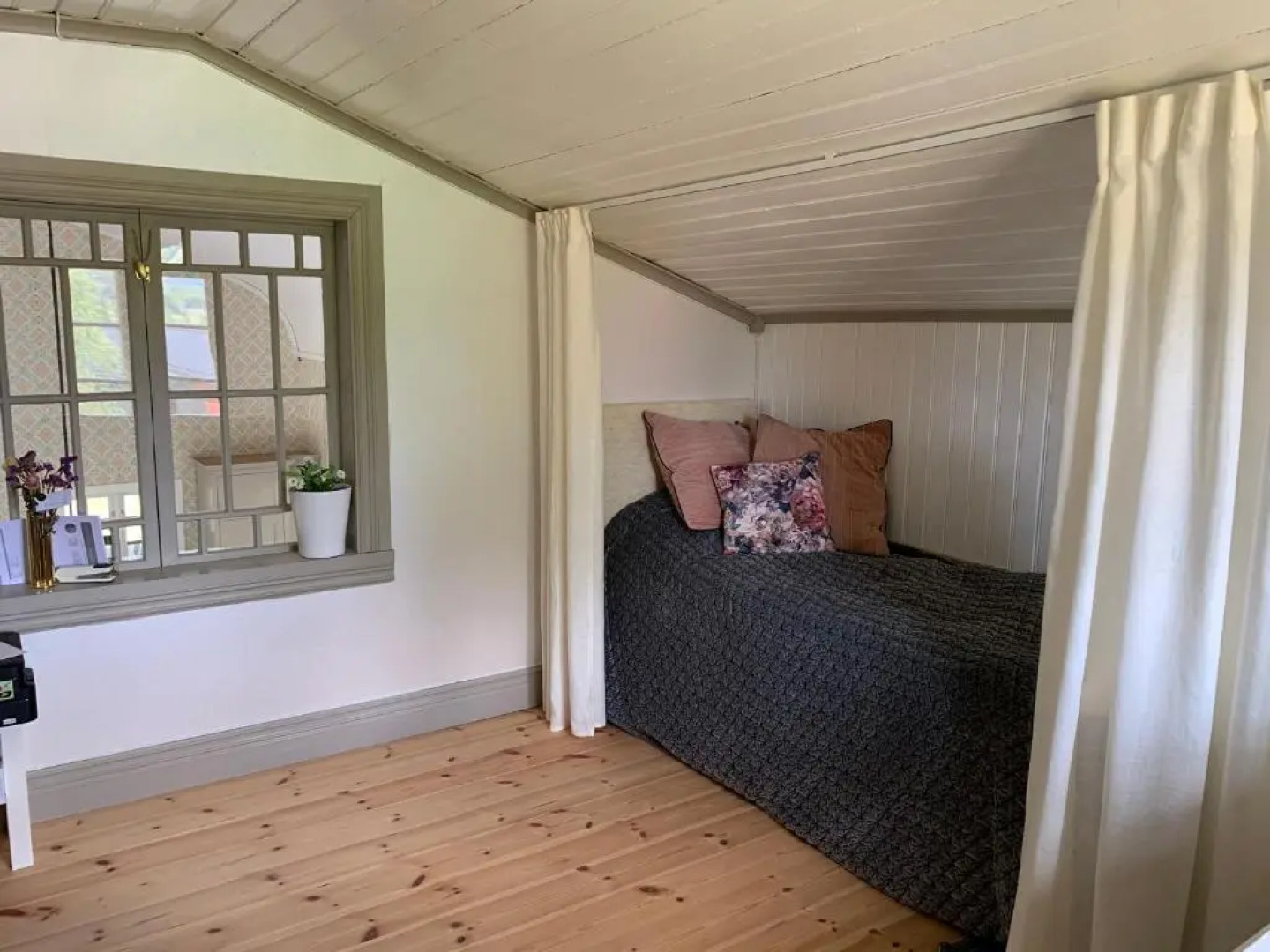 Rustic Luxury Lakeside House - Transformed Chapel