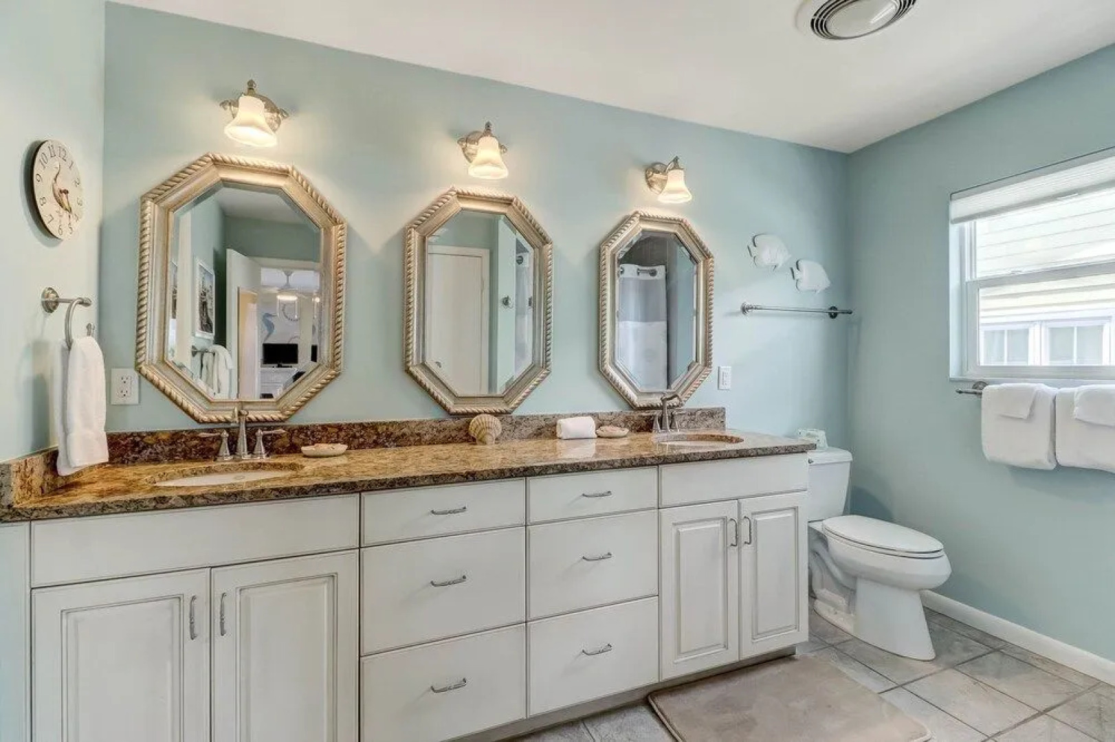 Dog Friendly Oceanfront Beach House by RedAwning