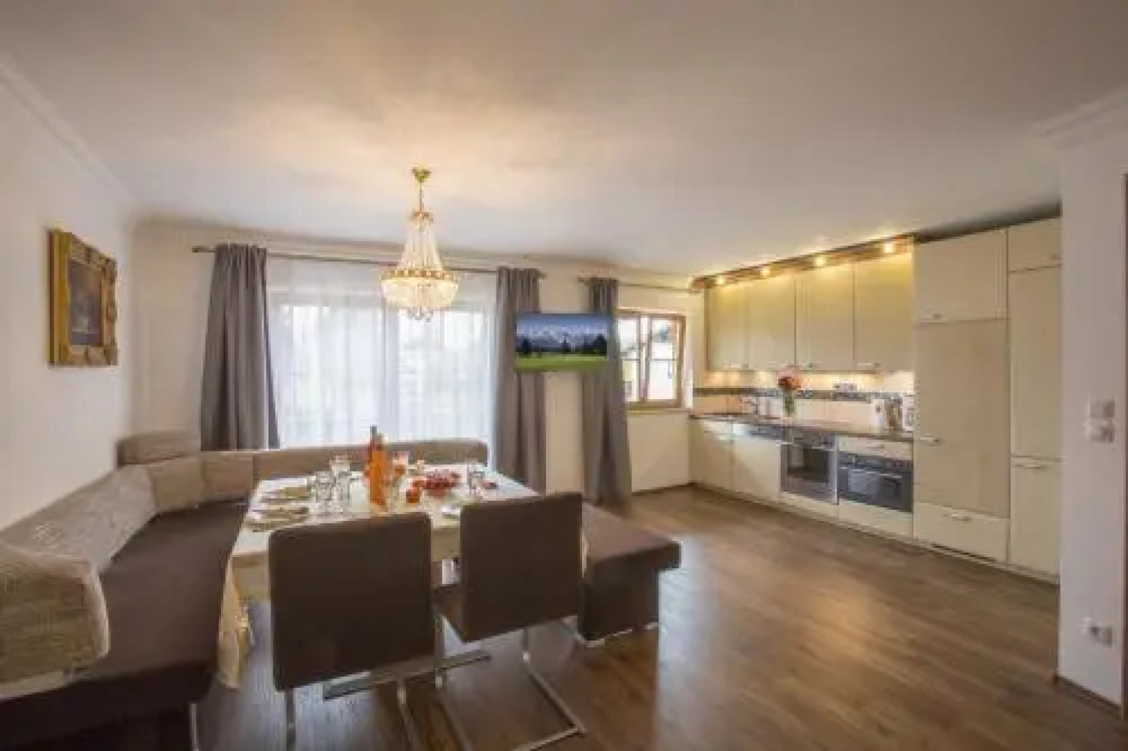 Golden GaPa Penthouse 1